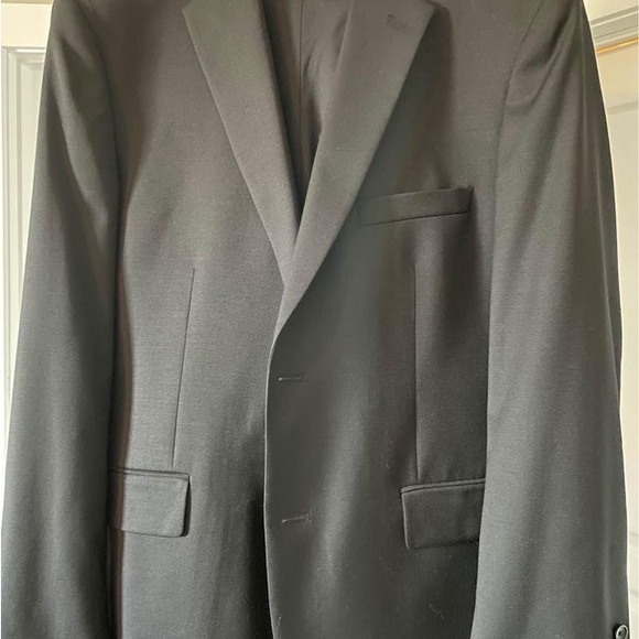 Two sets of Kenneth Cole awareness suits - Picture 2 of 7